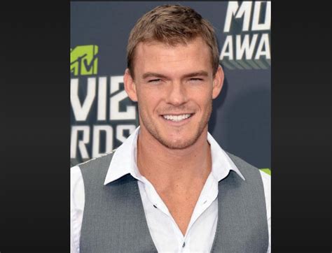 Alan Ritchsons Height & Weight